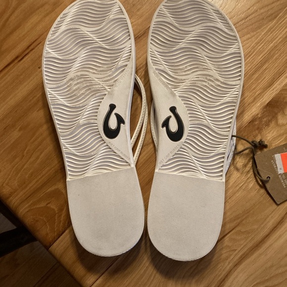 NWT Olukai Women’s White Aka Beach Sandal, Size 10 - Picture 12 of 14